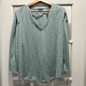 Democracy Soft Blue Textured V-Neck Top - Size Large